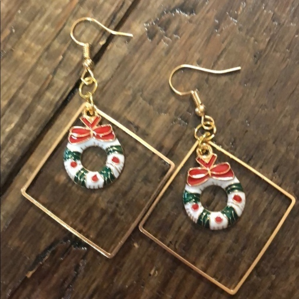 Christmas Wreath Dangle Gold Earrings